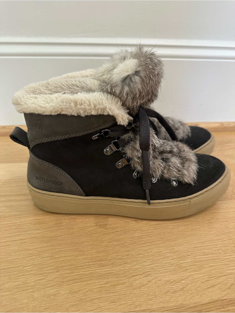 Cougar Black Faux-Fur Trim Waterproof Winter Ankle Boots with Tan Sole, Size 8